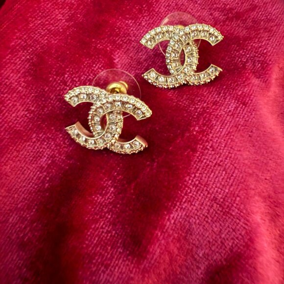 Authentic CHANEL CC EARRINGS - Picture 5 of 5